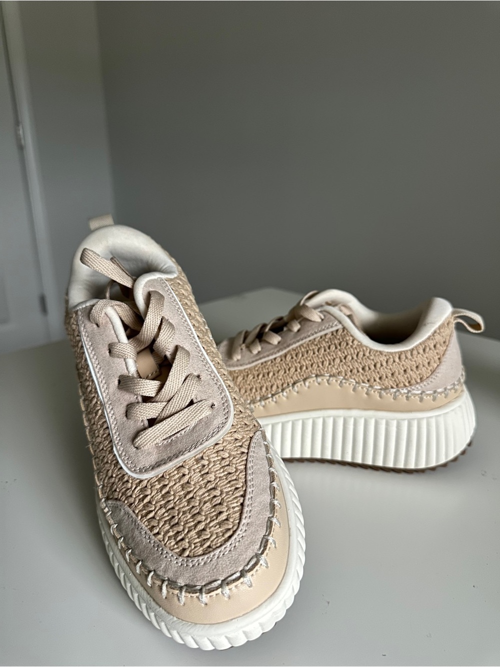 Dream Pairs Women’s Beige Crochet Platform Sneakers Lace-Up Size 6 Like New - Picture 9 of 15